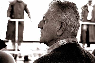 grandparent-2382216_400.jpg